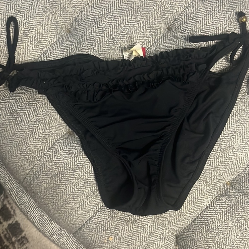 Bikini - Picture 2 of 2